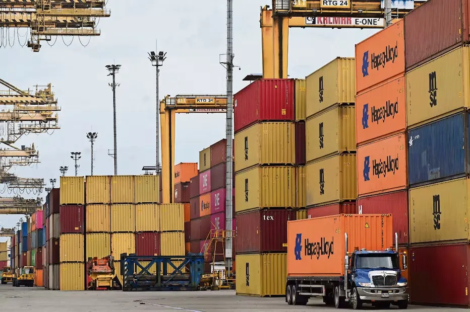 Trump arremete contra la Corte tras fallo que anula sus aranceles globales